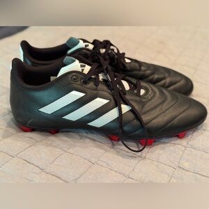 Barely used Men’s adidas cleats size 10 1/2